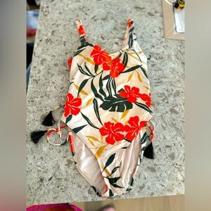 Vince Camuto Tropical Print Bathing Suit! 🌸🌸